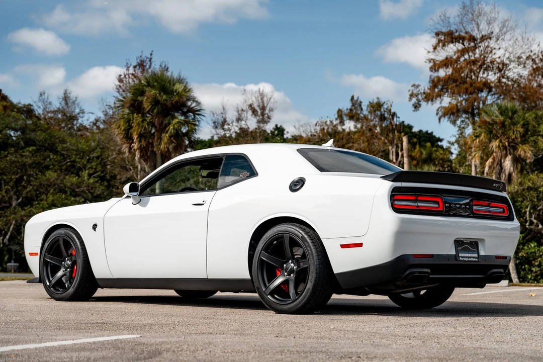 2017 Dodge Challenger SRT Hellcat 3rd Gen - Image 9 of 31