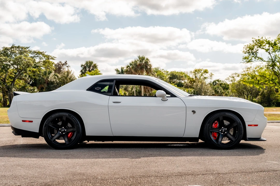 2017 Dodge Challenger SRT Hellcat 3rd Gen - Image 5 of 31