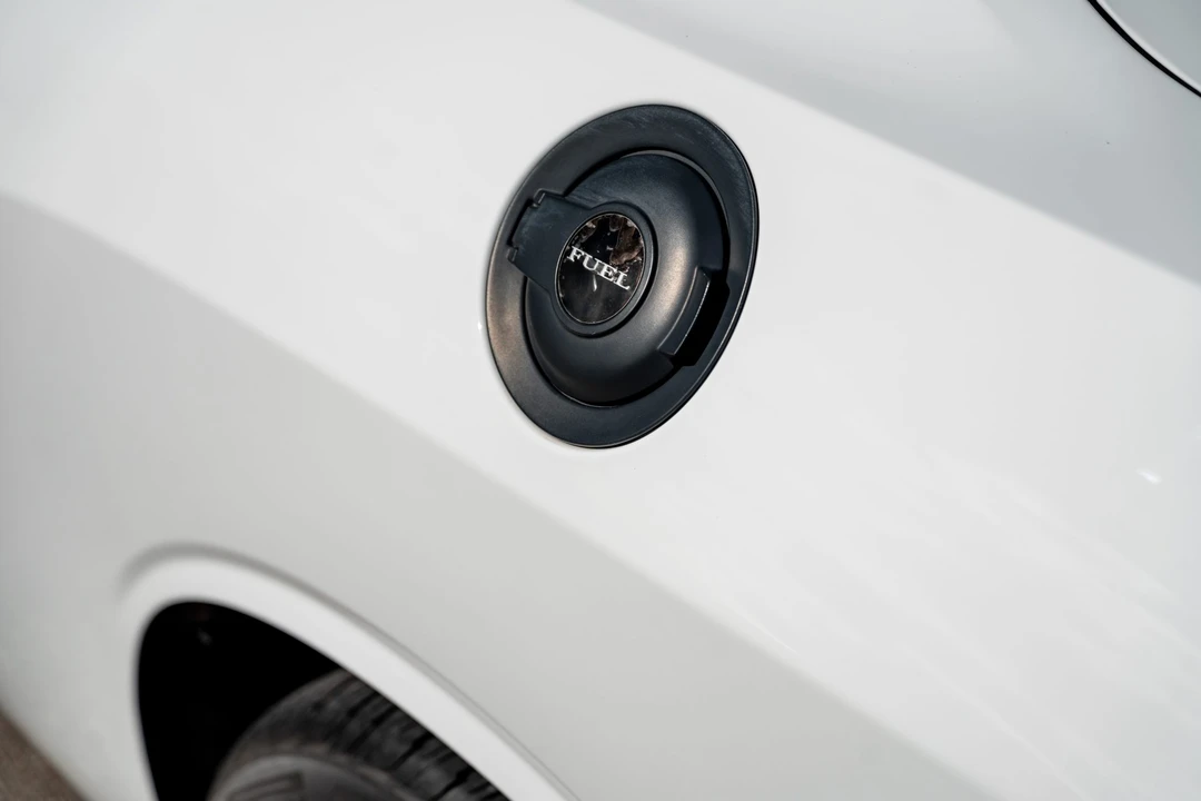 2017 Dodge Challenger SRT Hellcat 3rd Gen - Image 27 of 31