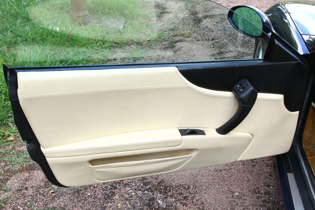 1999 Ferrari 550 Maranello - Image 17 of 28