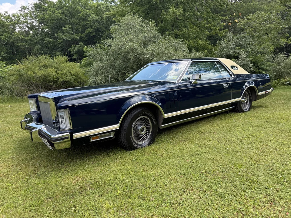 1977 Lincoln Continental Mark V - Image 11 of 31