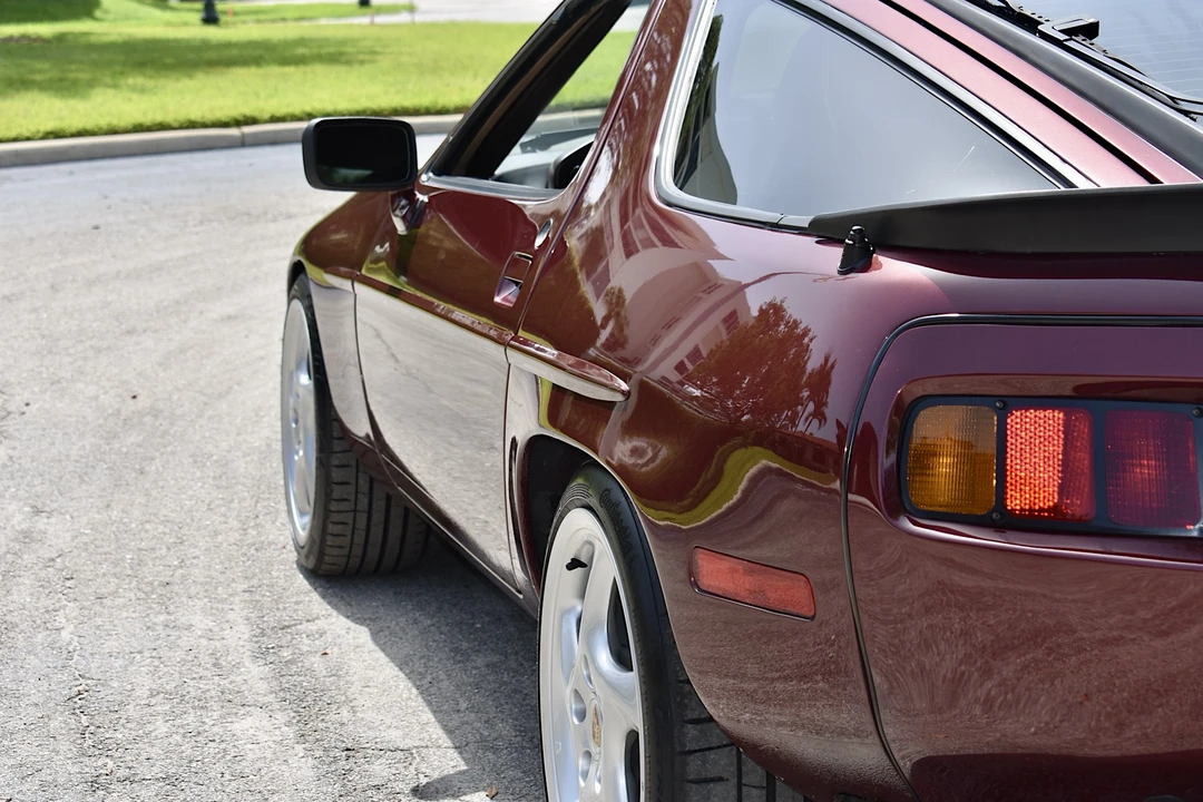 1984 Porsche 928 S - Image 25 of 31