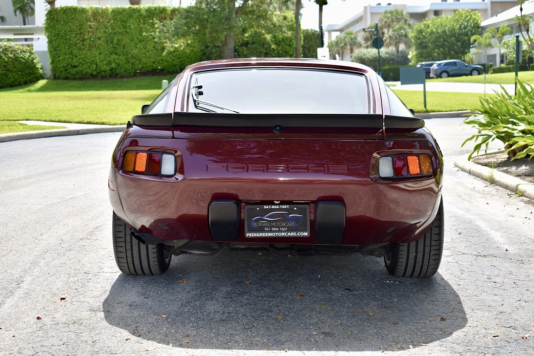 1984 Porsche 928 S - Image 9 of 31