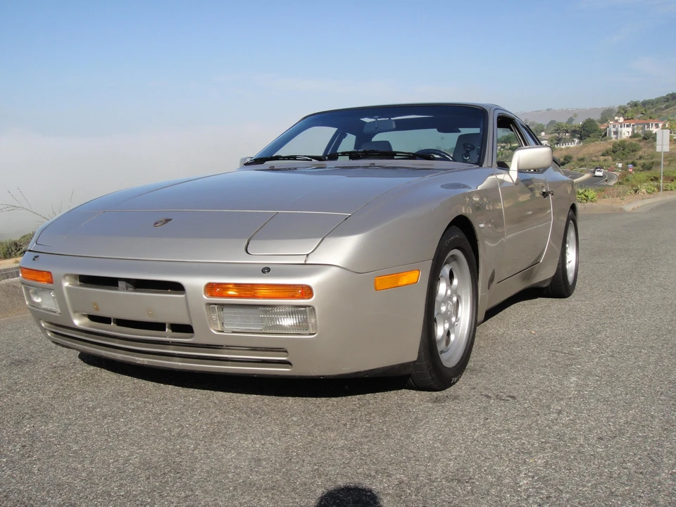 1986 Porsche 944 Turbo - Image 2 of 31