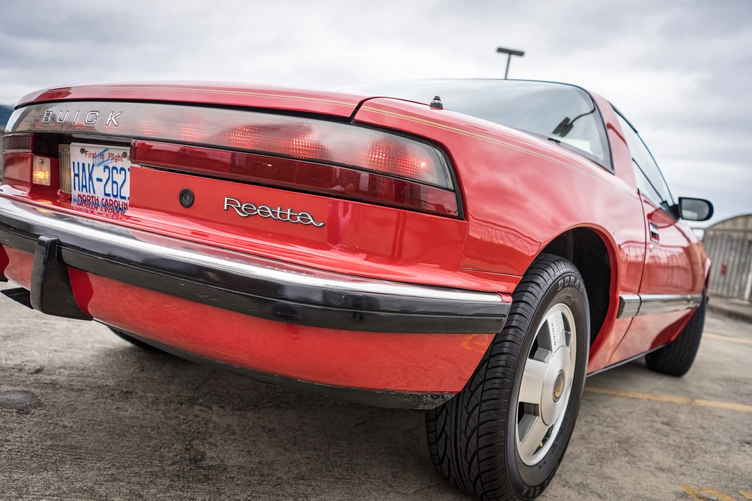 1989 Buick Reatta - Image 12 of 31