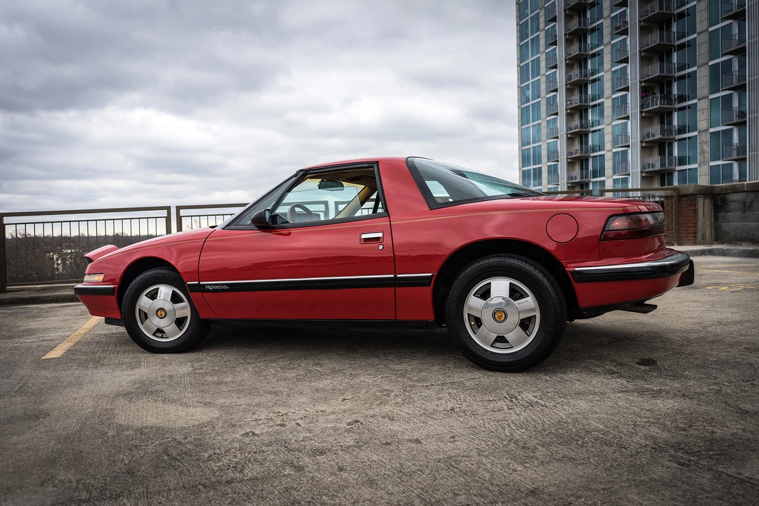 1989 Buick Reatta - Image 8 of 31