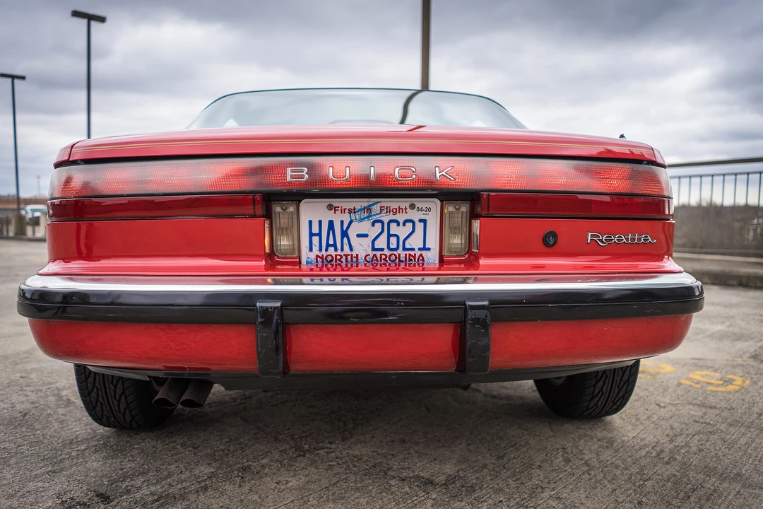 1989 Buick Reatta - Image 10 of 31