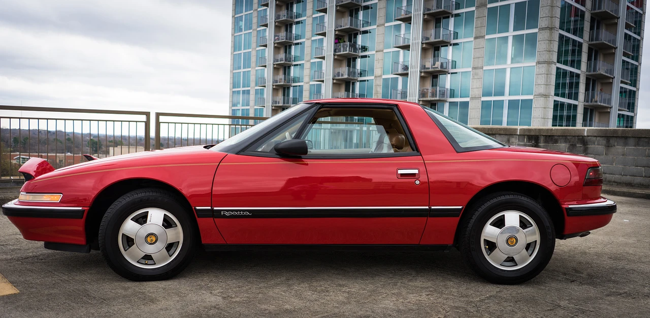 1989 Buick Reatta - Image 25 of 31