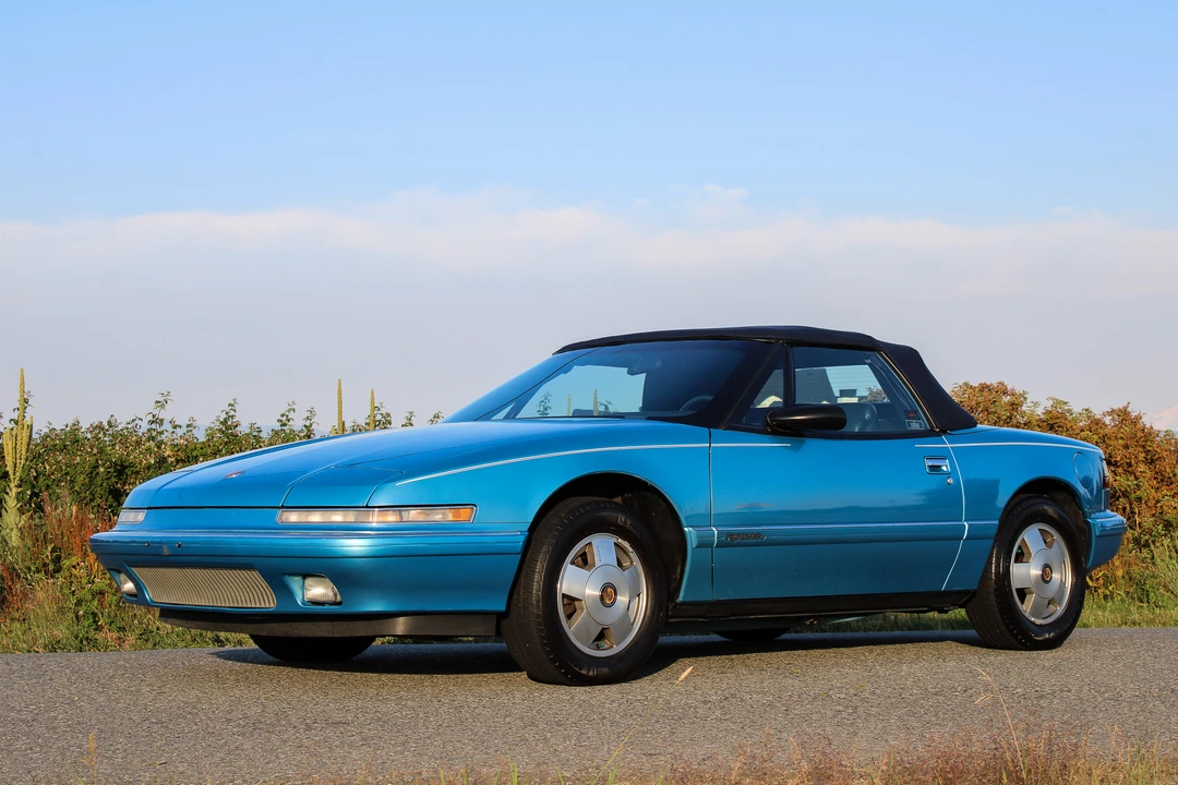 1990 Buick Reatta - Image 28 of 31