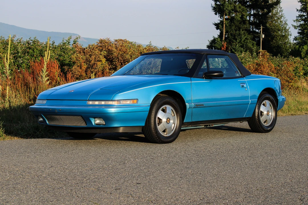 1990 Buick Reatta - Image 29 of 31