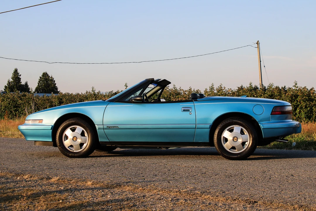 1990 Buick Reatta - Image 24 of 31