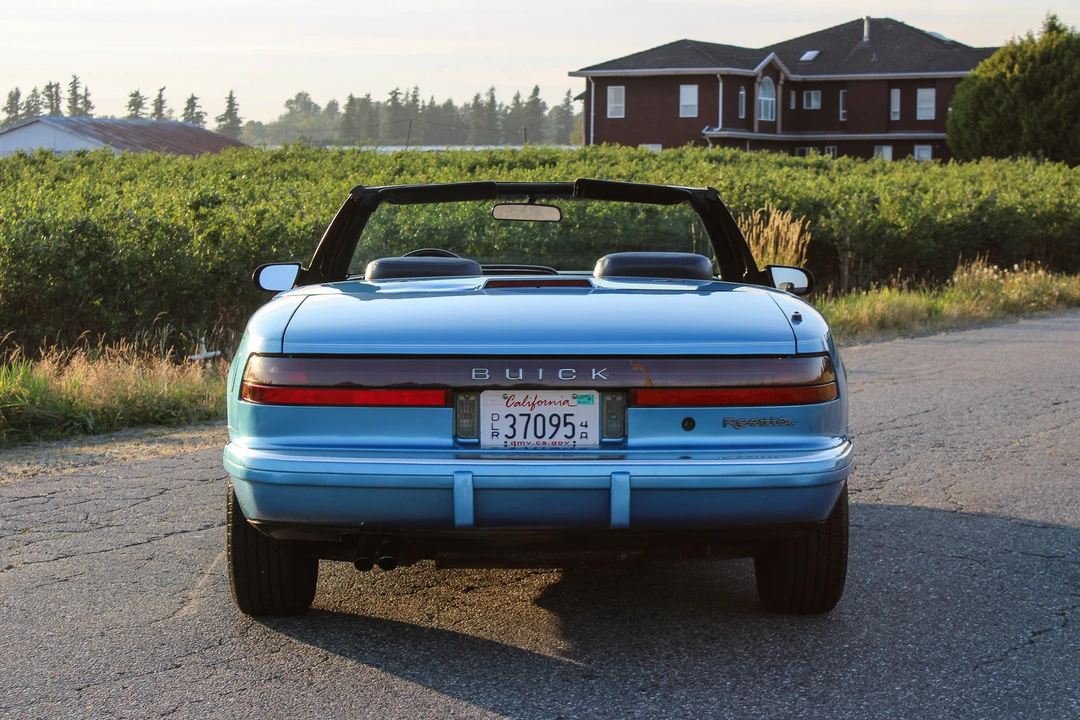1990 Buick Reatta - Image 21 of 31