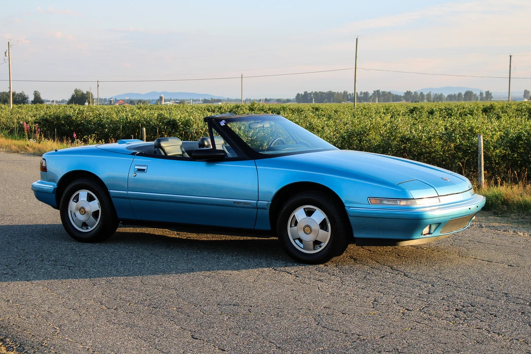 1990 Buick Reatta - Image 10 of 31