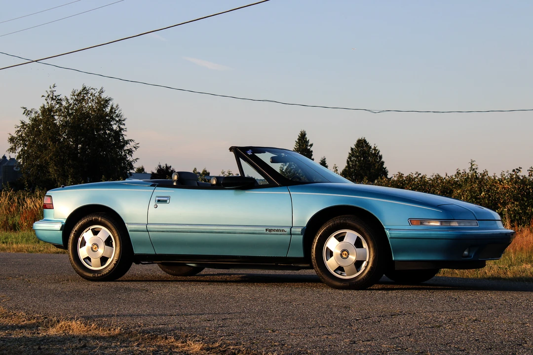 1990 Buick Reatta - Image 12 of 31