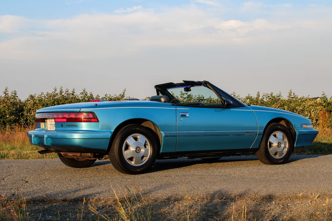 1990 Buick Reatta - Image 18 of 31