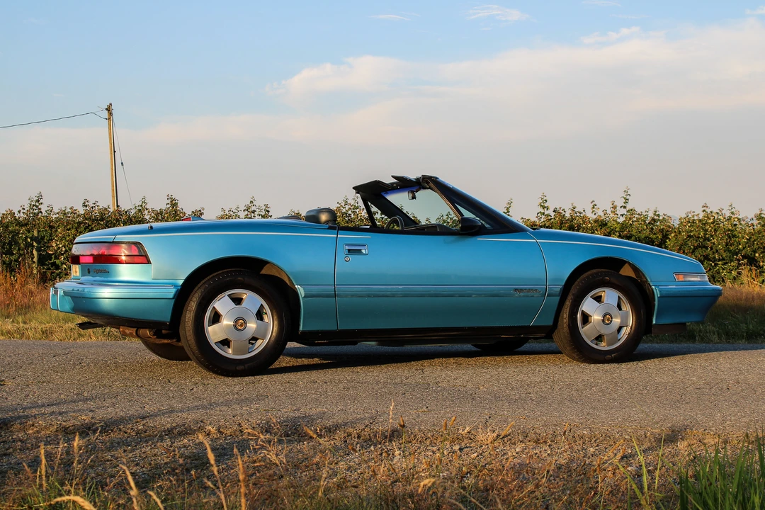 1990 Buick Reatta - Image 16 of 31