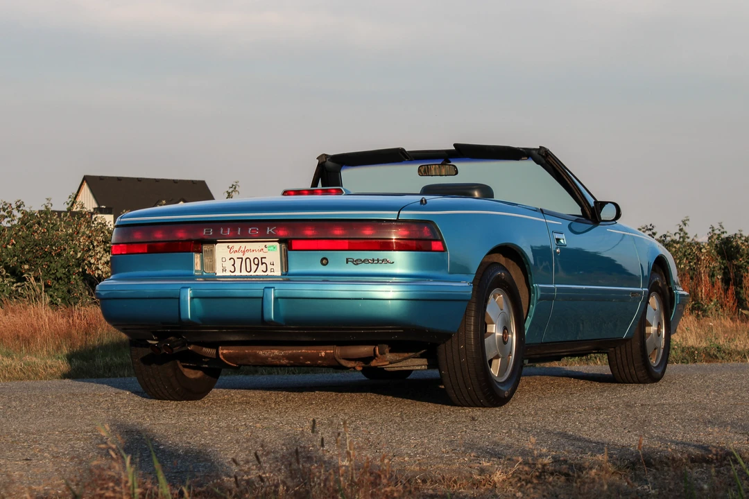 1990 Buick Reatta - Image 20 of 31
