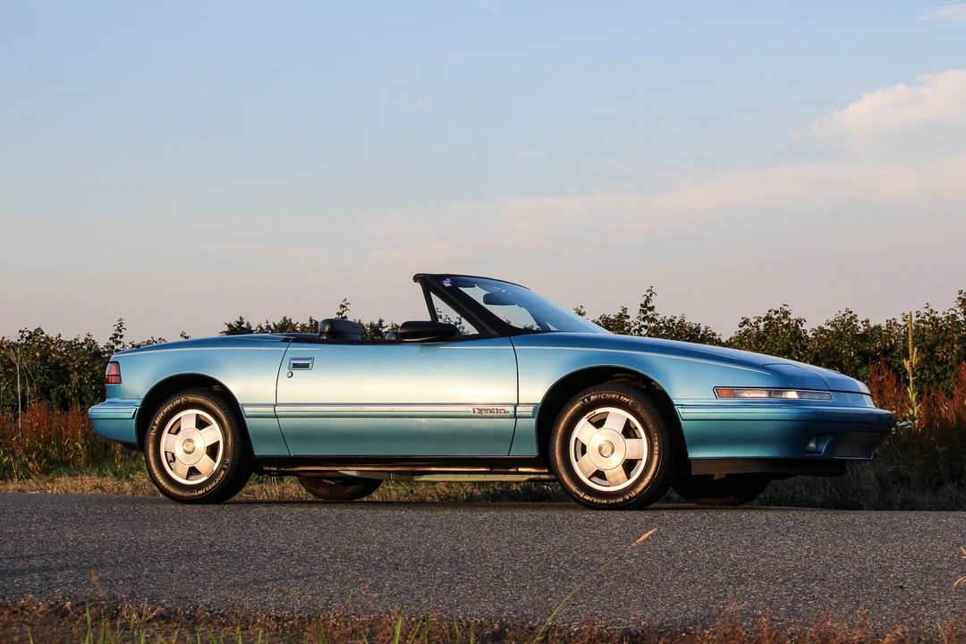 1990 Buick Reatta - Image 13 of 31
