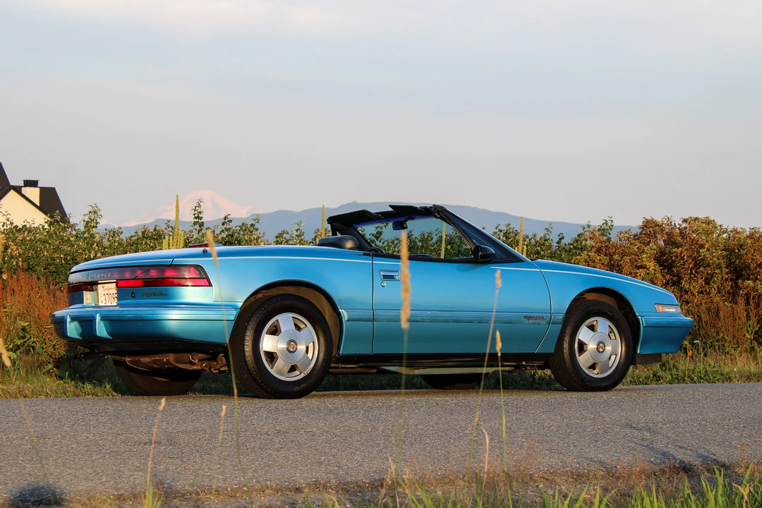 1990 Buick Reatta - Image 17 of 31