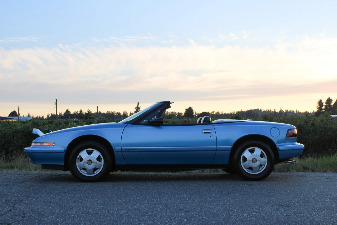 1990 Buick Reatta - Image 25 of 31