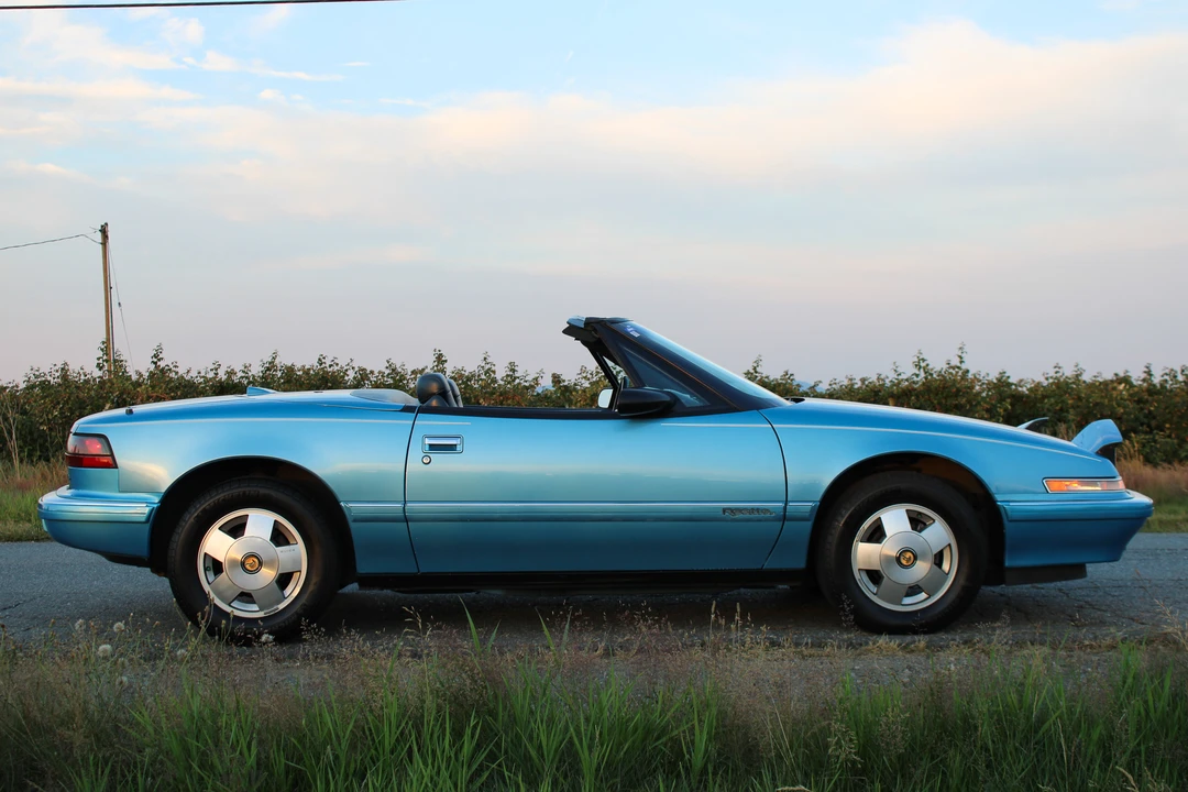 1990 Buick Reatta - Image 15 of 31