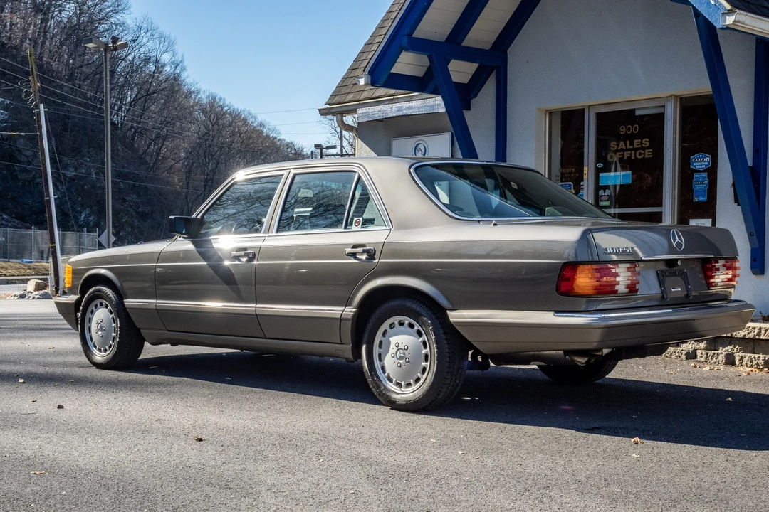 1991 Mercedes-Benz W126 S-Class Sedan - Image 6 of 31