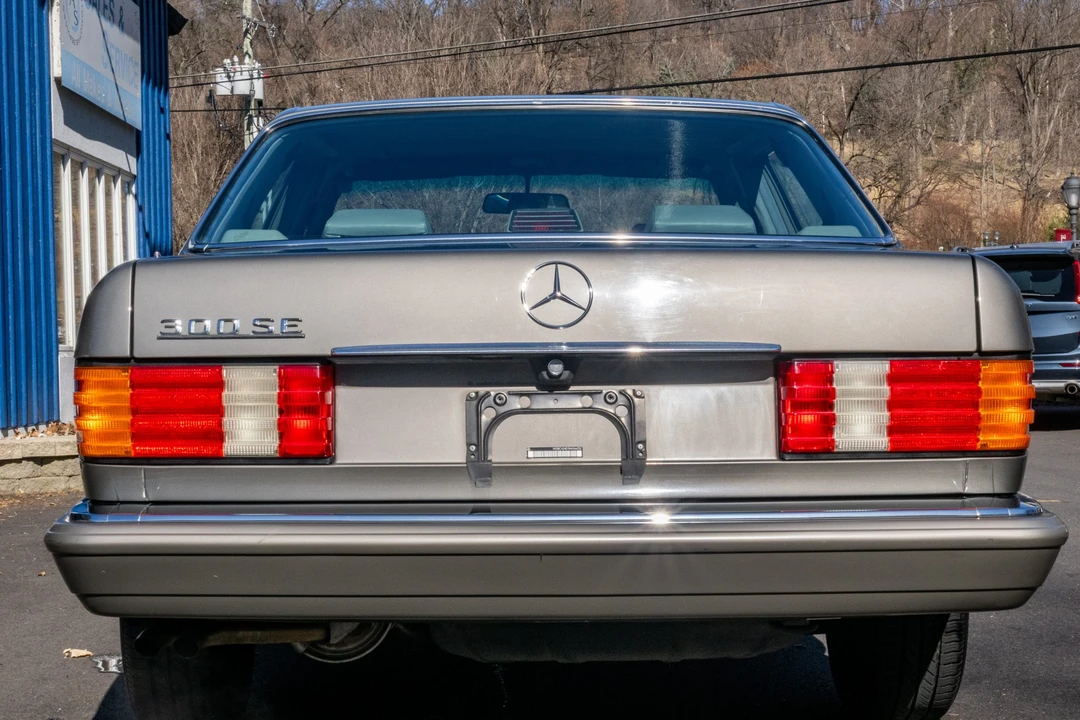 1991 Mercedes-Benz W126 S-Class Sedan - Image 9 of 31