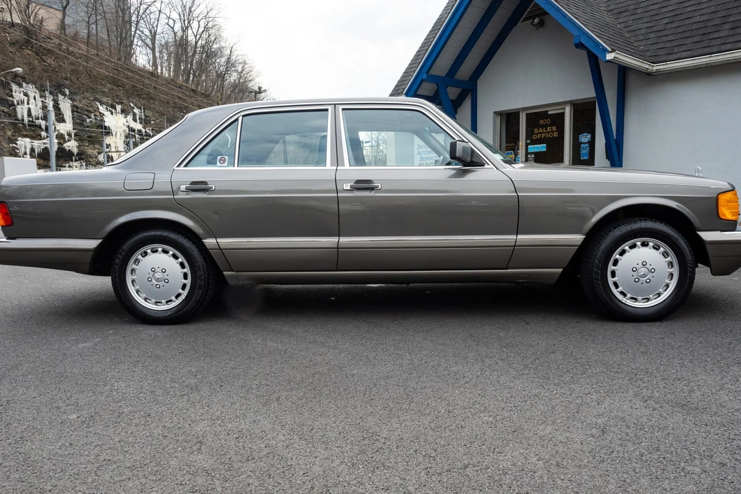 1991 Mercedes-Benz W126 S-Class Sedan - Image 25 of 31