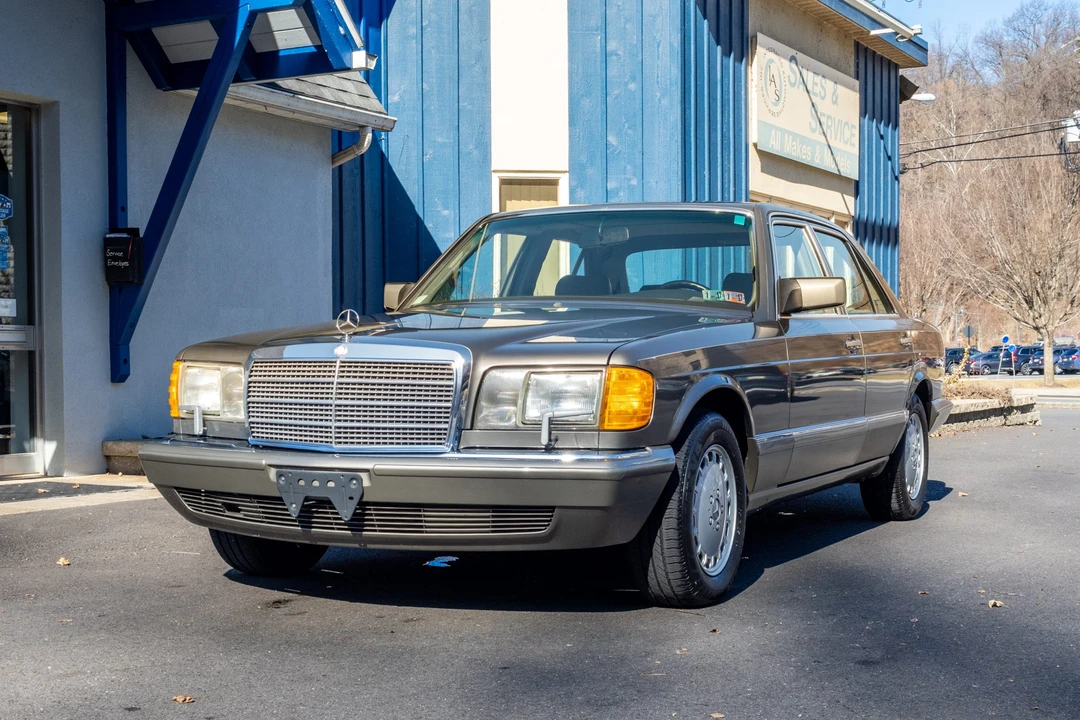 1991 Mercedes-Benz W126 S-Class Sedan - Image 4 of 31