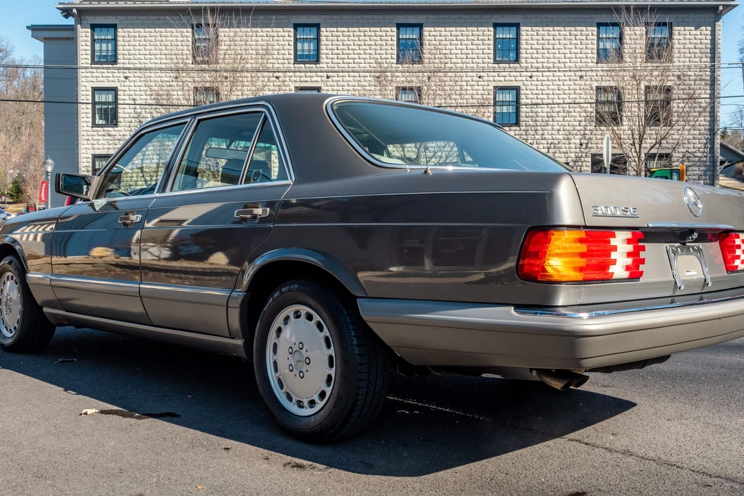 1991 Mercedes-Benz W126 S-Class Sedan - Image 21 of 31