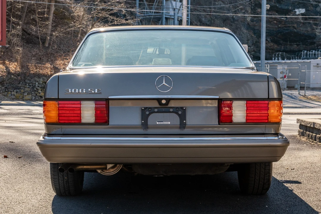 1991 Mercedes-Benz W126 S-Class Sedan - Image 8 of 31