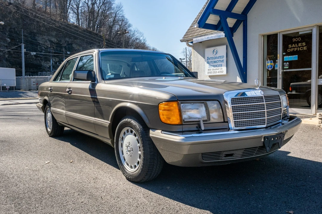 1991 Mercedes-Benz W126 S-Class Sedan - Image 2 of 31