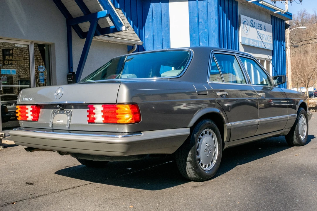 1991 Mercedes-Benz W126 S-Class Sedan - Image 10 of 31