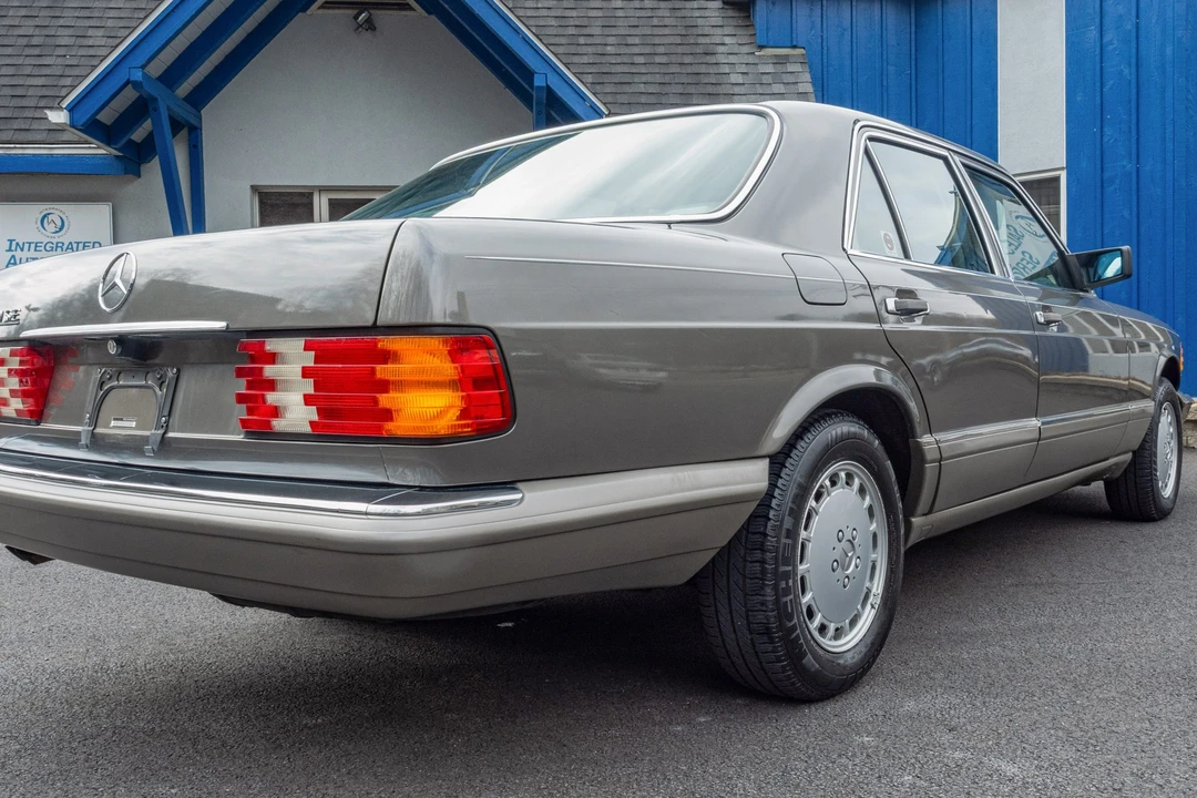 1991 Mercedes-Benz W126 S-Class Sedan - Image 24 of 31