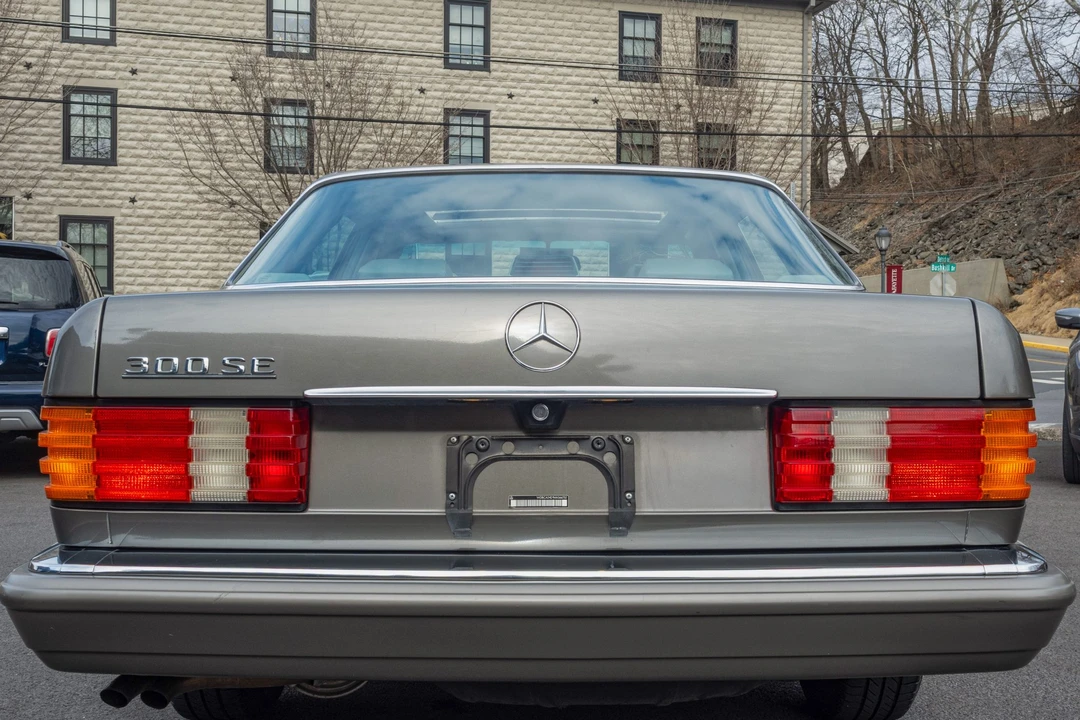 1991 Mercedes-Benz W126 S-Class Sedan - Image 22 of 31