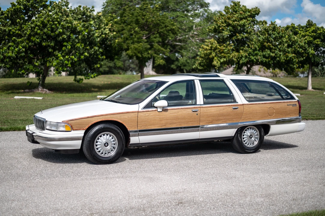 1992 Buick Roadmaster - Image 2 of 31