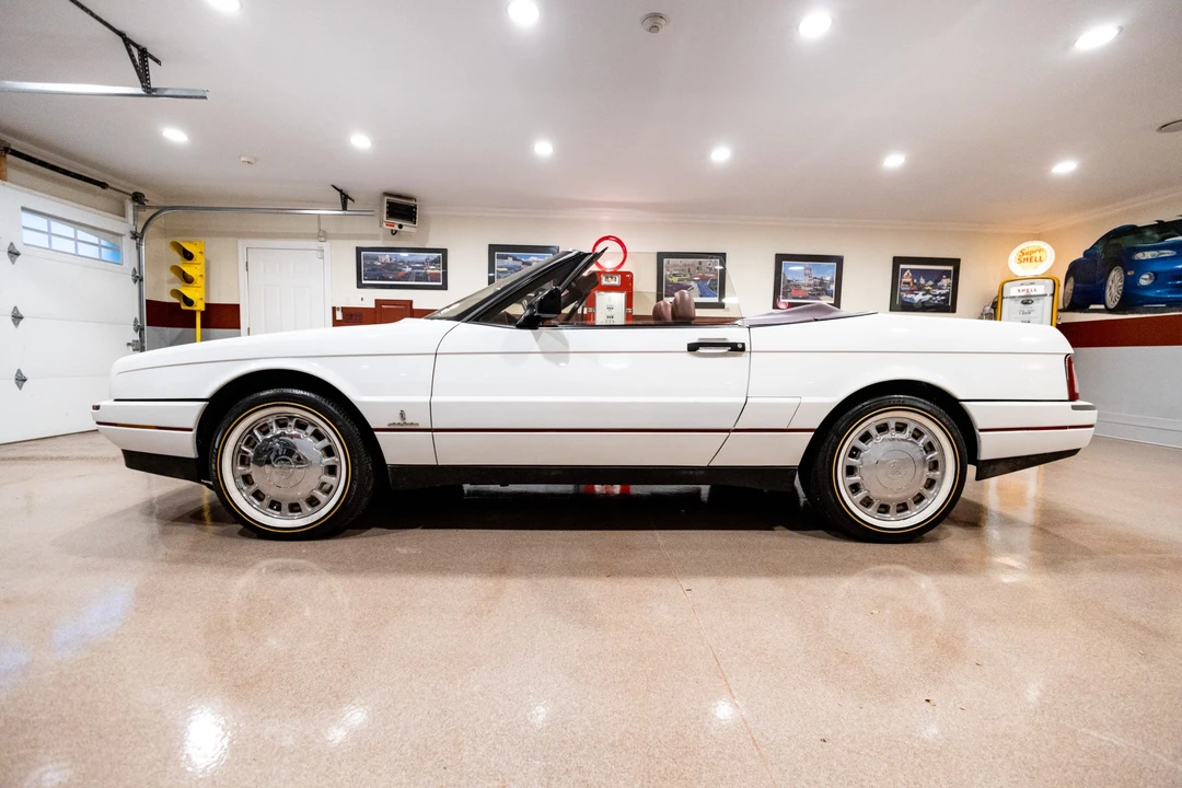 1992 Cadillac Allante - Image 2 of 31