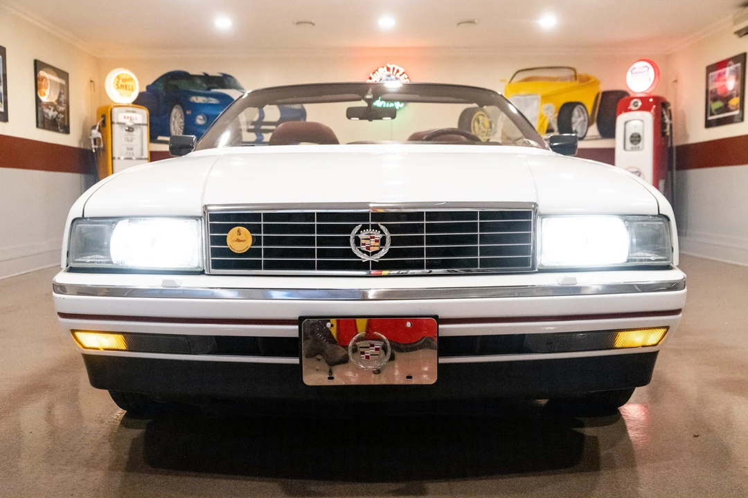 1992 Cadillac Allante - Image 11 of 31