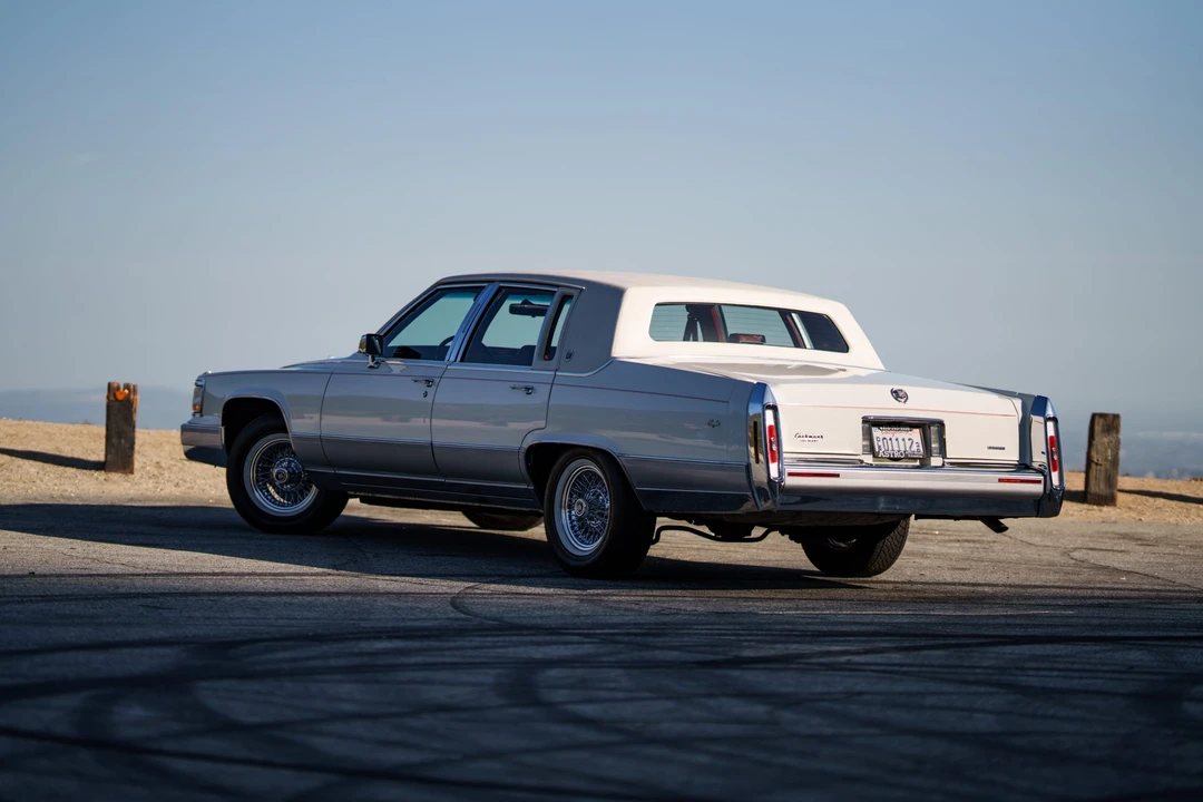 1992 Cadillac Brougham - Image 13 of 31