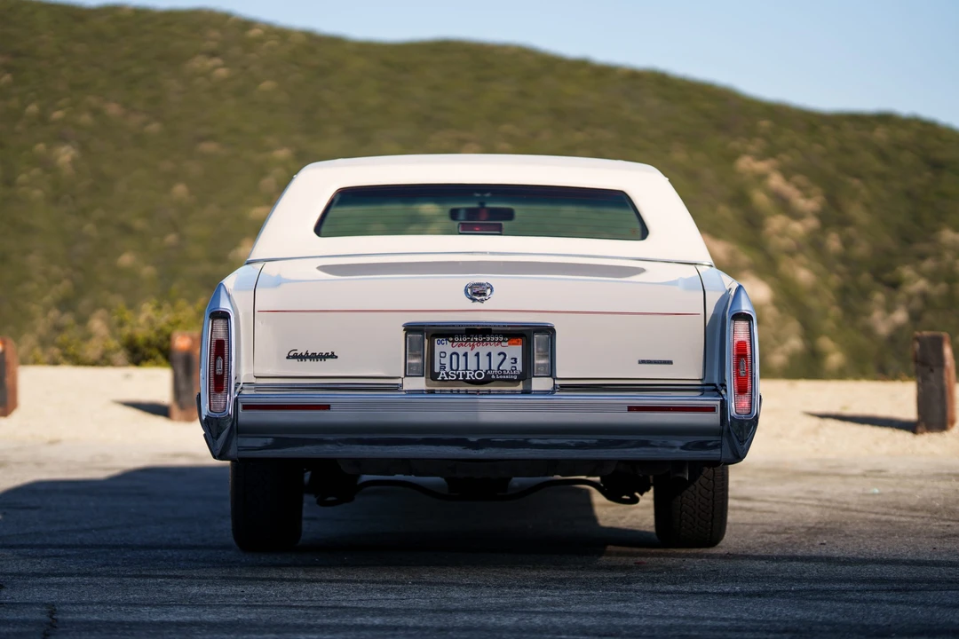 1992 Cadillac Brougham - Image 11 of 31