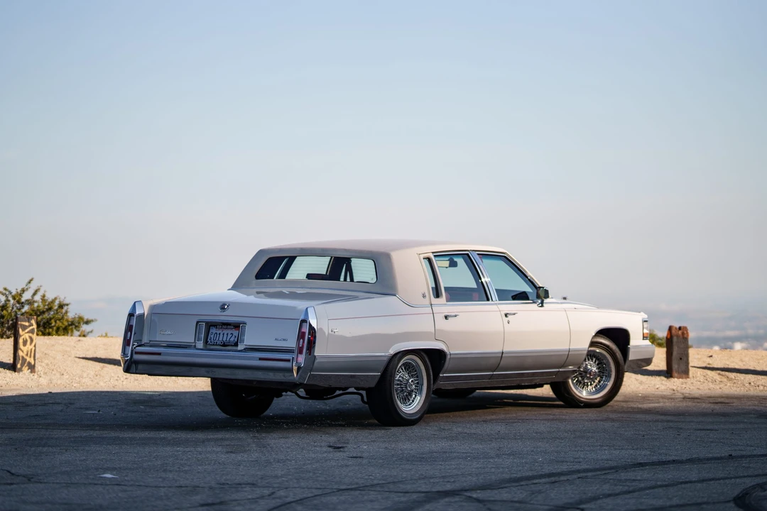 1992 Cadillac Brougham - Image 10 of 31