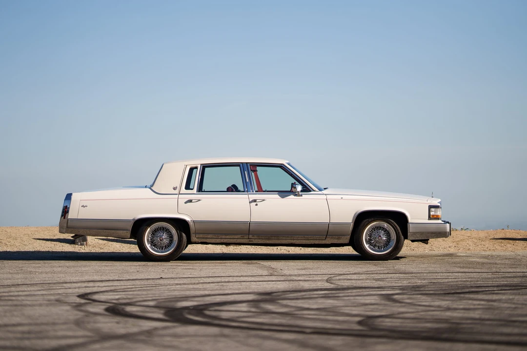 1992 Cadillac Brougham - Image 9 of 31