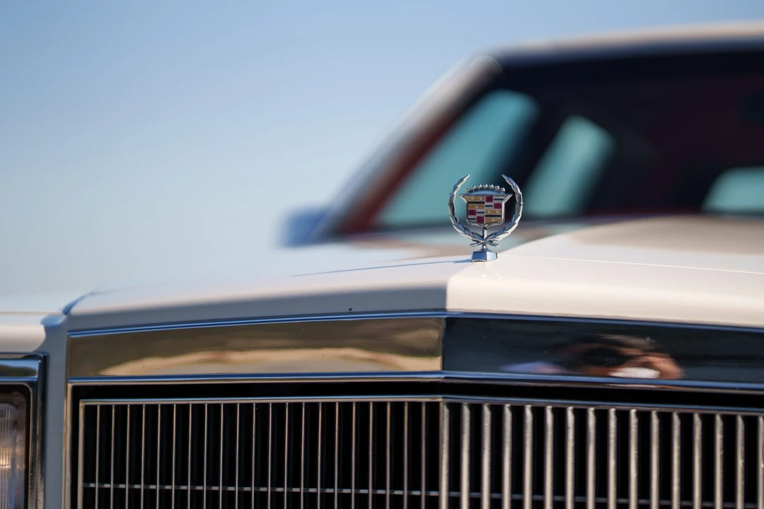 1992 Cadillac Brougham - Image 18 of 31