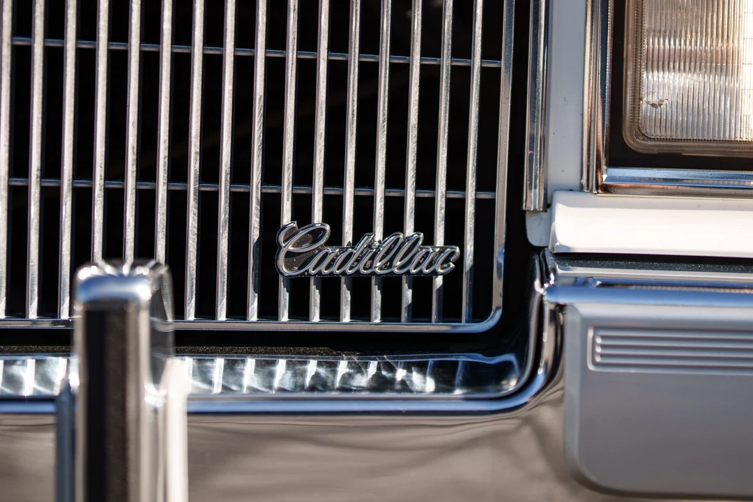 1992 Cadillac Brougham - Image 19 of 31