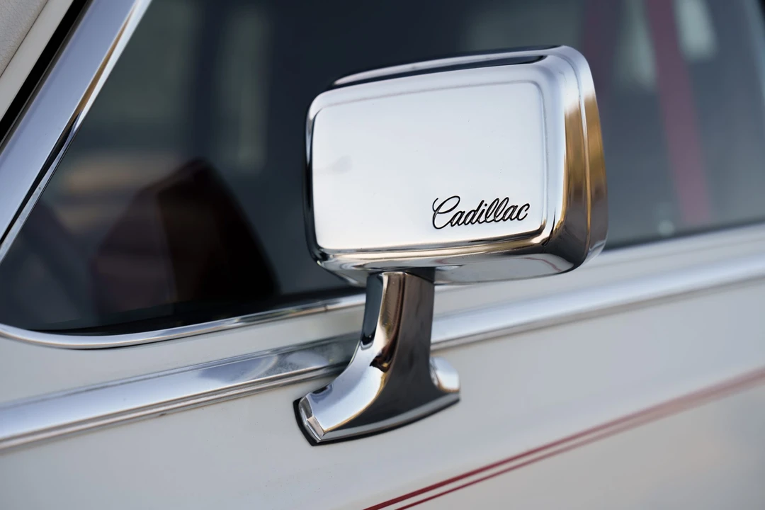 1992 Cadillac Brougham - Image 21 of 31