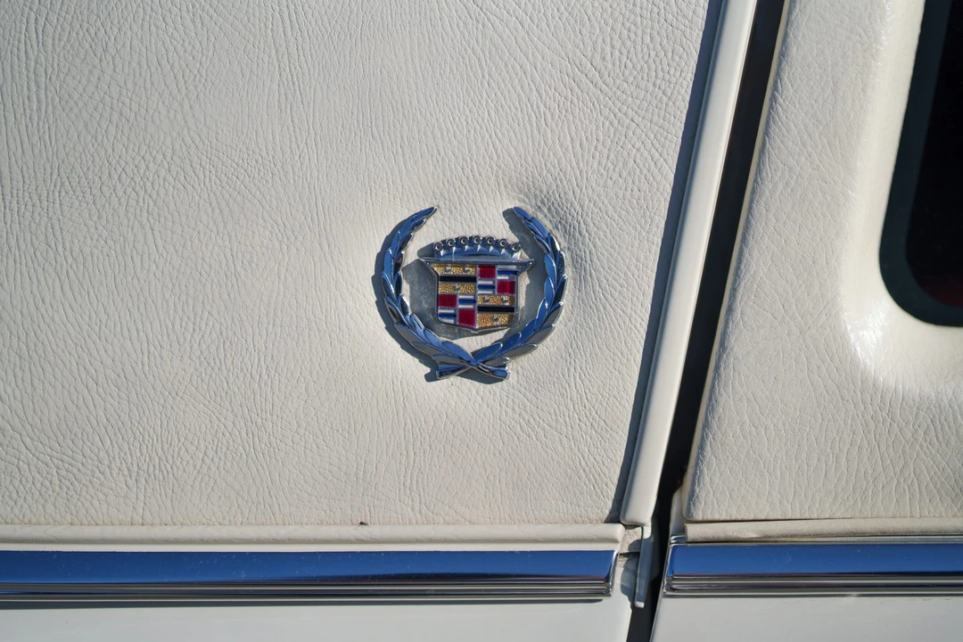 1992 Cadillac Brougham - Image 28 of 31