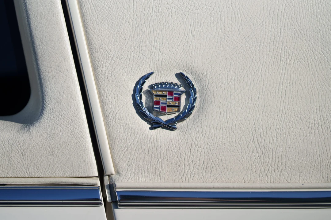 1992 Cadillac Brougham - Image 27 of 31