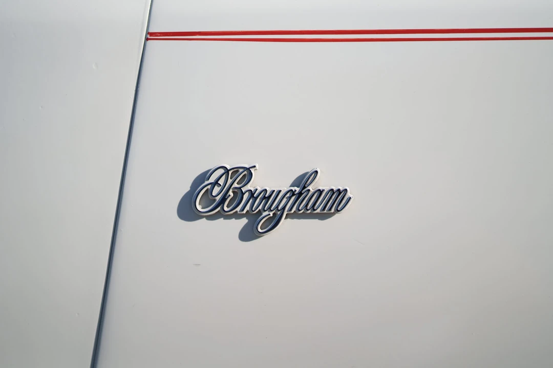 1992 Cadillac Brougham - Image 29 of 31