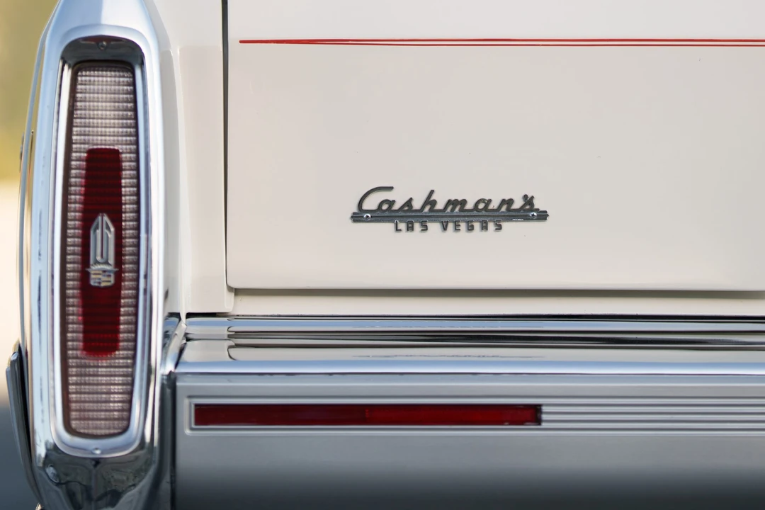 1992 Cadillac Brougham - Image 24 of 31