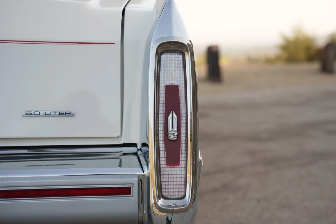 1992 Cadillac Brougham - Image 25 of 31